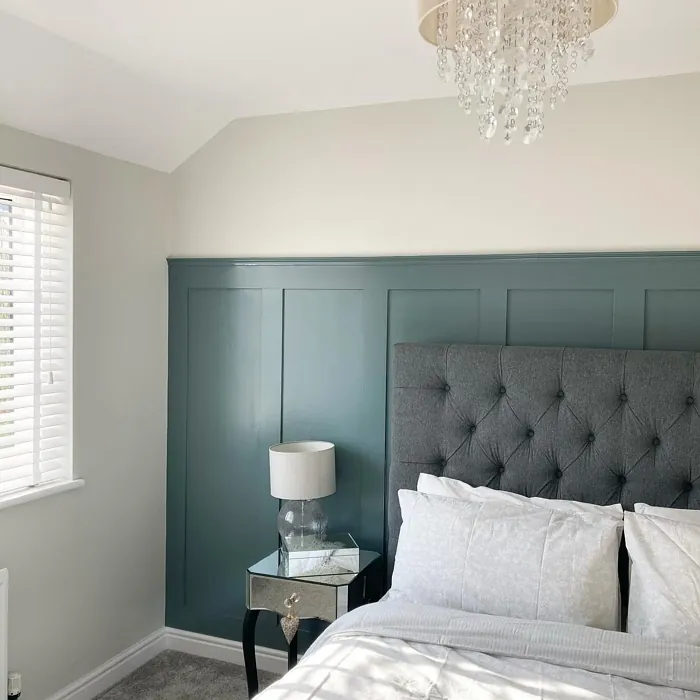 Farrow and Ball De Nimes bedroom 