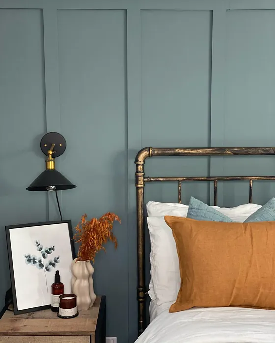 Farrow and Ball De Nimes bedroom 